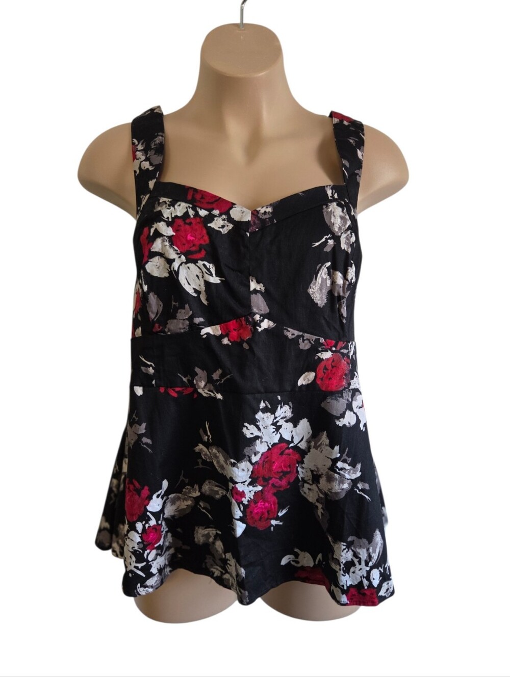 Torrid Black Red White Floral Sweetheart Peplum Sleeveless Top Size 4 Pre-Owned